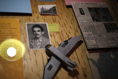 Fotografías de Gabriel García Márquez e imágenes de los textos realizados por el escritor cuando trabajó de periodista.