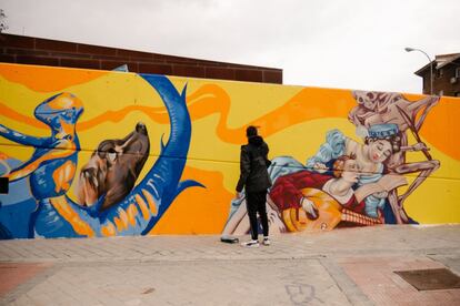 El Festival Flipas presentó en Madrid un mural de 45 metros cuadrados, en el que jóvenes de entre 15 y 22 años reinterpretaron algunas de las obras más conocidas del museo, basándose en técnicas como el grafiti o el street art.