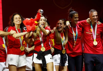 Spain's Ivana Andres, Olga Carmona and teammates celebrate with the FIFA Women's World Cup trophy.