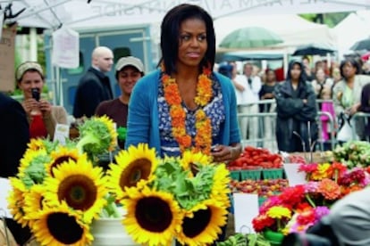 Michelle Obama planta un huerto en su residencia todos los años.