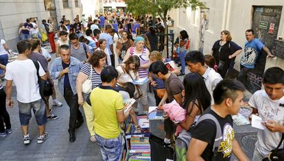 Andalucía tiene un sistema de préstamos, al que destina 42 millones, por el que cada cuatro años se renuevan los libros de un curso.