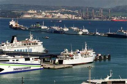 Imagen del puerto de Algeciras (Cádiz), cuya gestión reclama la Junta de Andalucía.