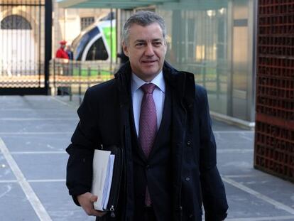 Urkullu, a su llegada este viernes al Parlamento para responder en la sesión de control al Ejecutivo