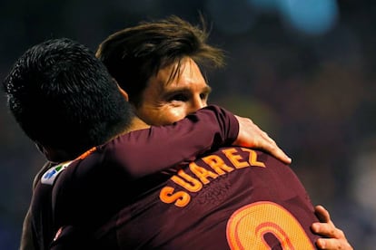 Messi y Suárez celebran el tercer gol del Barcelona.