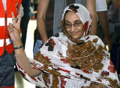 Aminatou Haidar, en el aeropuerto de Lanzarote.