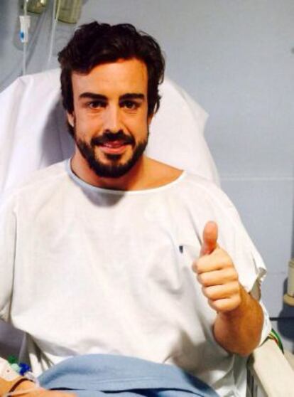 Fernando Alonso, en el hospital despues de sufrir un accidente en el circuito de Montmeló de Barcelona.