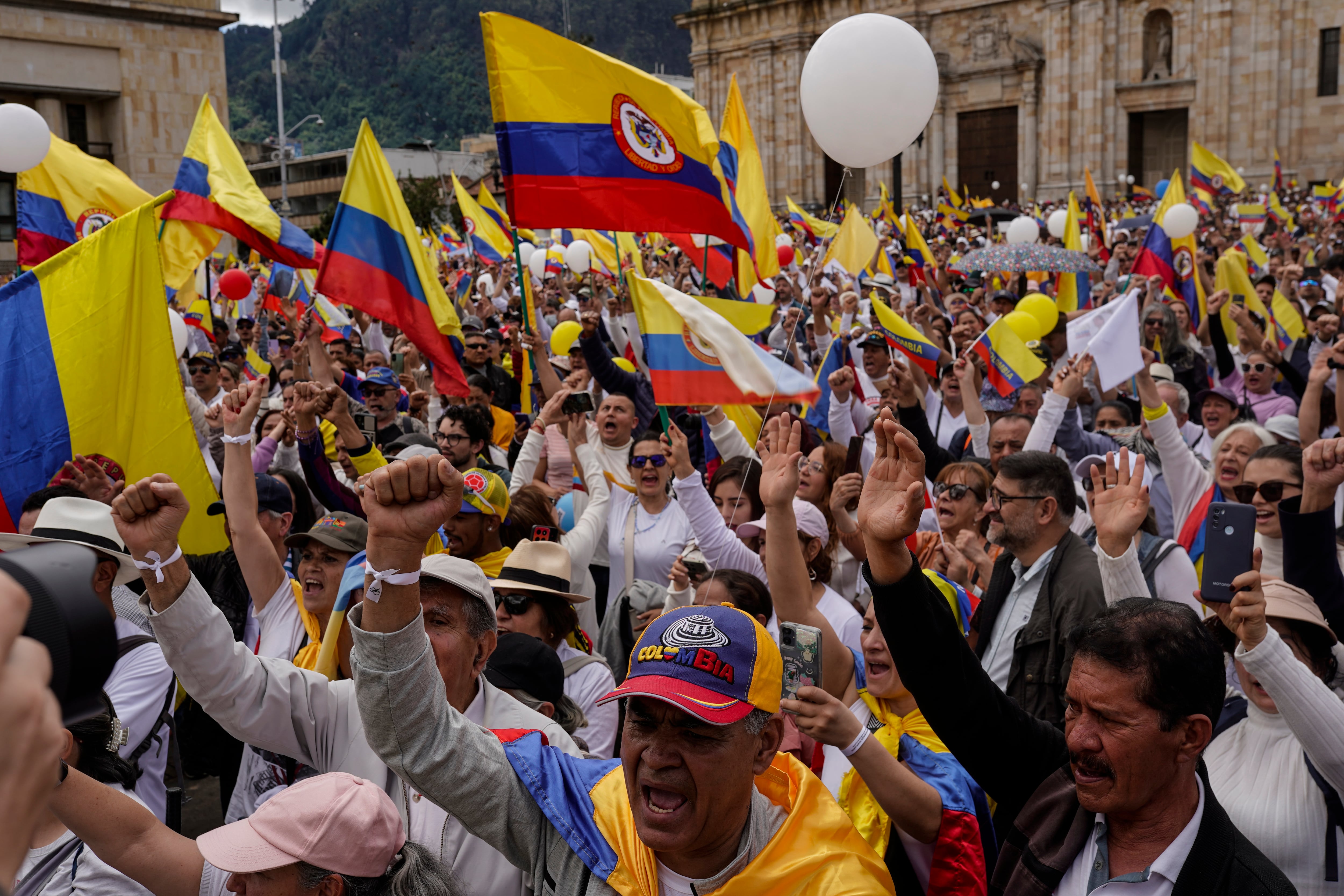 Más de 70.000 personas marchan en repudio al atentado contra Miguel Uribe Turbay: “No más miedo”
