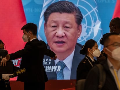 El presidente chino, Xi Jinping, el sábado en una pantalla del centro de prensa del XX Congreso Nacional del Partido Comunista de China, en Pekín.
