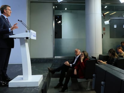 El líder del PP, Alberto Núñez Feijóo, en el balance de 2022 en la sede central del partido, esta mañana.