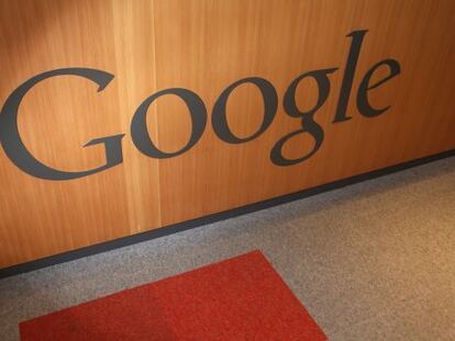 Logo de Google en su oficina en Berlín (Alemania)