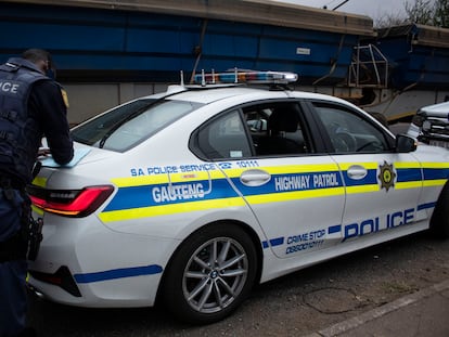 Una patrulla de policía sudafricana en una imagen de archivo.