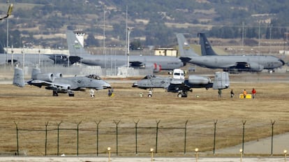 Cazas estadounidenses en la base turca de Incirlik a finales de 2015