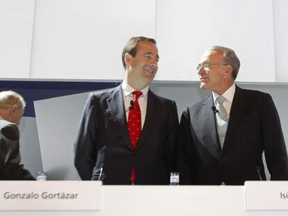 El presidente de CaixaBank, Isidre Fainé (derecha), y el consejero delegado, Gonzalo Gortázar.