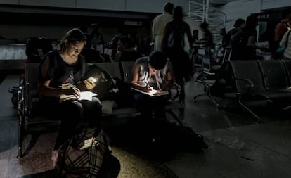 A sala de espera do aeroporto Caracas