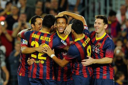 Los jugadores del Bar?a celebran el primer gol de Neymar.