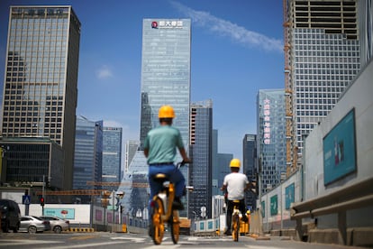 La sede de la promotora Evergrande, al fondo, en la ciudad china de Shenzhen.