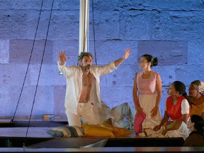 Un momento del ensayo general de <i>Una Odisea antillana </i>en el teatro romano de Mérida.