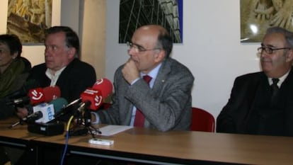 En el centro Andrés Urrutia, en la sesión plenaria de Euskaltzaindia celebrada en Bayona. 