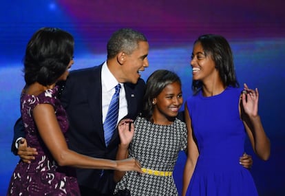 En 2012 Barack Obama se presentó a la reelección, y, de nuevo, durante la campaña Malia y Sasha Obama acompañaron a su padre en los momentos claves. En la imagen, durante la convención nacional demócrata que confirmaba al presidente como canidadato, celebrada en Charlotte (Carolina del Norte) en septiembre de 2012.