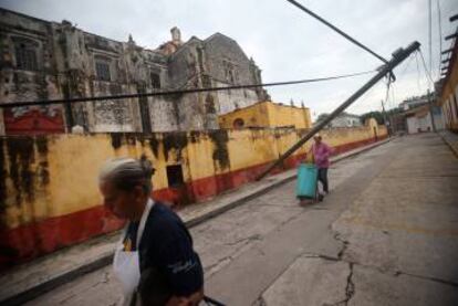 Habitantes de Tepalcingo tras el terremoto del 19 de diciembre