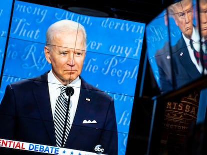 El primer debate de la campaña de 2020, celebrado el 29 de septiembre en Cleveland entre Joe Biden y Donald Trump, visto desde el Walters Sports Bar, de Washington.