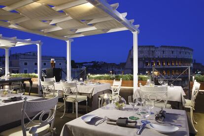El Hotel Palazzo Manfredi de Roma cuenta con una terraza en su azotea desde la que se puede contemplar unas excepcionales vistas del Coliseo.