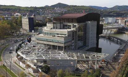 Vista del Palacio de Congresos Euskalduna de Bilbao en plena fase de ampliación de su espacio expositivo.