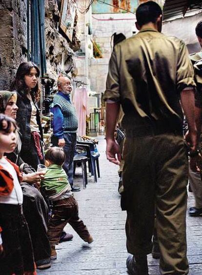 Una patrulla de soldados israelíes por Jerusalén en 2008.