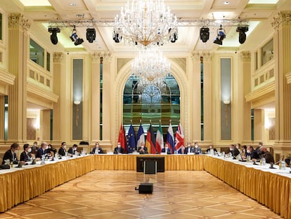 Imagem da reunião da comissão do pacto nuclear, nesta terça-feira, em Viena.