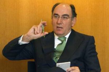 El presidente de Iberdrola, Ignacio Sánchez Galán, responde a las preguntas de los asistentes a la presentación de un informe del Consejo Empresarial para la Competitividad (CEC - formado por algunas de las principales empresas españolas -) sobre la situación económica de España, en la escuela de negocios IESE en Nueva York.