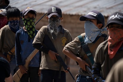 Niños armados en el Estado de Guerrero, en México.