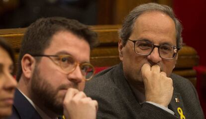 El presidente de la Generalitat, Quim Torra, y el vicepresidente, Pere Aragonès, en el Parlament.