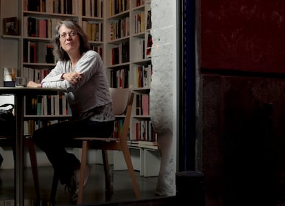 La escritora Marta Sanz, en la librería Tipos Infames de Madrid en mayo de 2022. JAIME VILLANUEVA