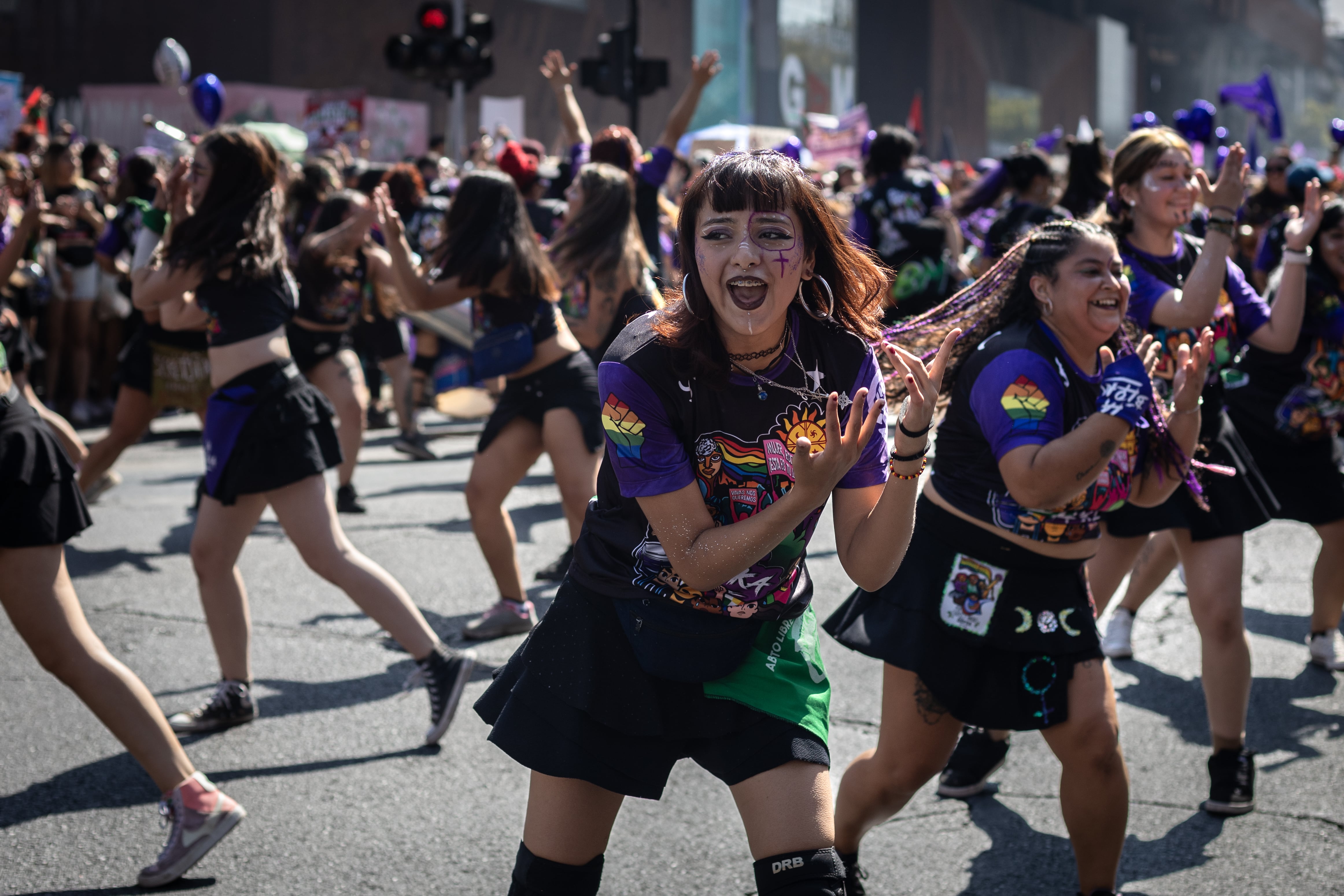 Marcha por el Día de la Mujer en Santiago, este domingo.