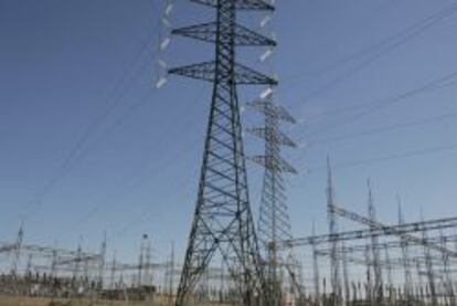 Torres el&eacute;ctricas a las afueras de Salamanca.