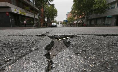 Desperfectos en la calle de Alcalá de Madrid.