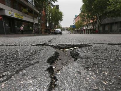 Desperfectos en la calle de Alcalá de Madrid.