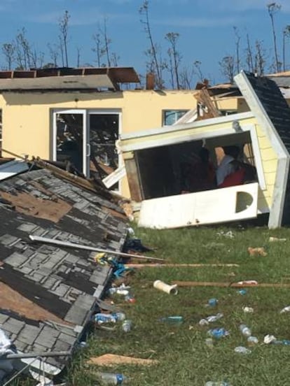 Edifícios destruídos em Treasure Cay.