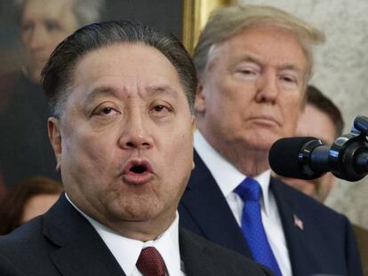 Hock Tan, consejero delegado de Broadcom, habla en presencia de Donald Trump el pasado noviembre en la Casa Blanca.