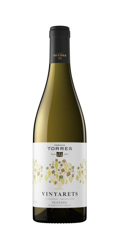 Familia Torres lanza el nuevo vino de la gama Vinyarets, creado para rendir homenaje al Penedès y reivindicar sus orígenes. Tras su estreno el año pasado con un tinto, presenta ahora un blanco ecológico cien por cien xarel·lo, la uva blanca representativa del Penedès, de la añada 2019. De producción limitada, procede de una selección de ocho viñedos de más de 30 años. En boca presenta una agradable textura y complejidad gracias al equilibrio entre una buena maduración y una marcada acidez, que da lugar a notas cítricas, florales y especiadas. Precio: 12 euros.