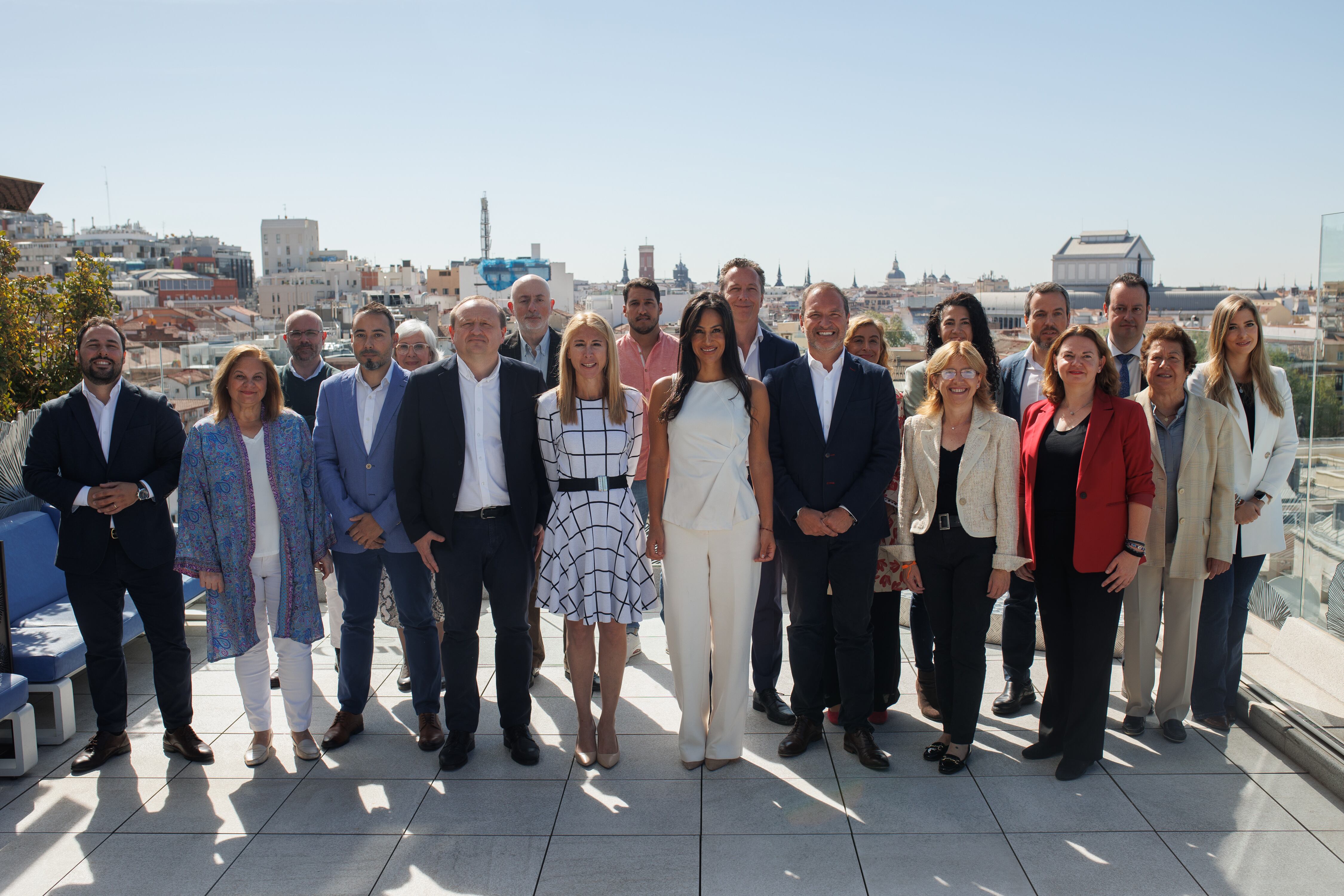 Begoña Villacís (centro) presenta su lista para las elecciones municipales del 28 de mayo como candidata de Ciudadanos al Ayuntamiento de Madrid, este martes.