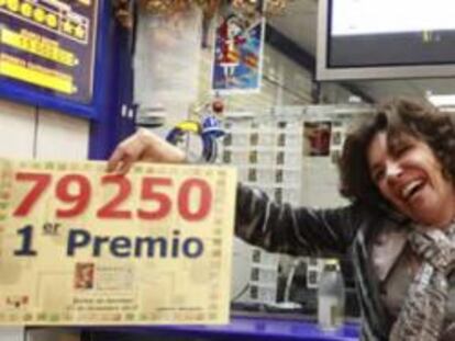 Elena, la propietaria de la administración de lotería de Madrid que ha repartido el premio Gordo