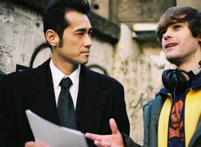 El realizador Daniel Lavín, a la derecha, junto al protagonista de su película <i>Acrobats,</i> Jun Matsuo.