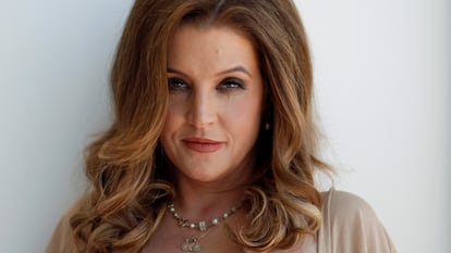 FILE PHOTO: Music recording artist Lisa Marie Presley poses for a portrait in West Hollywood, California, U.S. May 10, 2012.   REUTERS/Mario Anzuoni/File Photo