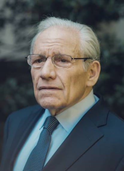 Bob Woodward. Sus crónicas en 'The Washington Post' junto a Carl Bernstein hicieron caer a Nixon por el caso Watergate. Ha publicado libros sobre los últimos nueve presidentes de Estados Unidos. 'Rabia' es su segunda obra sobre Trump.