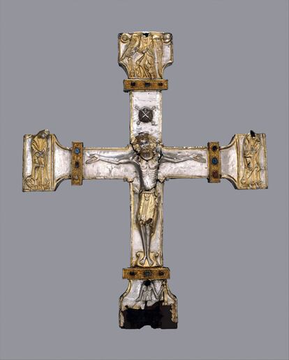 Cruz en plata de San Salvador de Fuentes (Villaviciosa), que se conserva en el Metropolitan de Nueva York.
