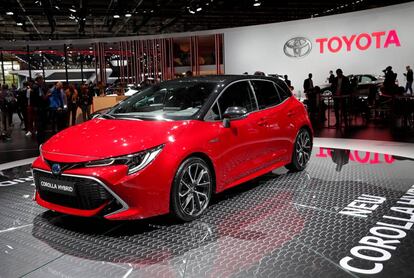 El nuevo Toyota Corolla híbrido, presentado en el salón del automóvil de París 2018.