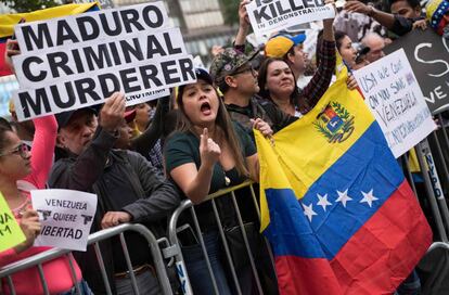 Manifestantes venezolanos frente a la sede de la ONU en Nueva York.