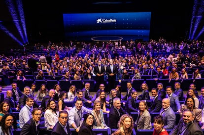 José Ignacio Goirigolzarri y Gonzalo Gortázar, en el centro, durante la convención de directivos de CaixaBank este martes en Barcelona.