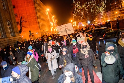 Manifestación contra el endurecimiento de la ley del aborto ayer en Poznan (Polonia).